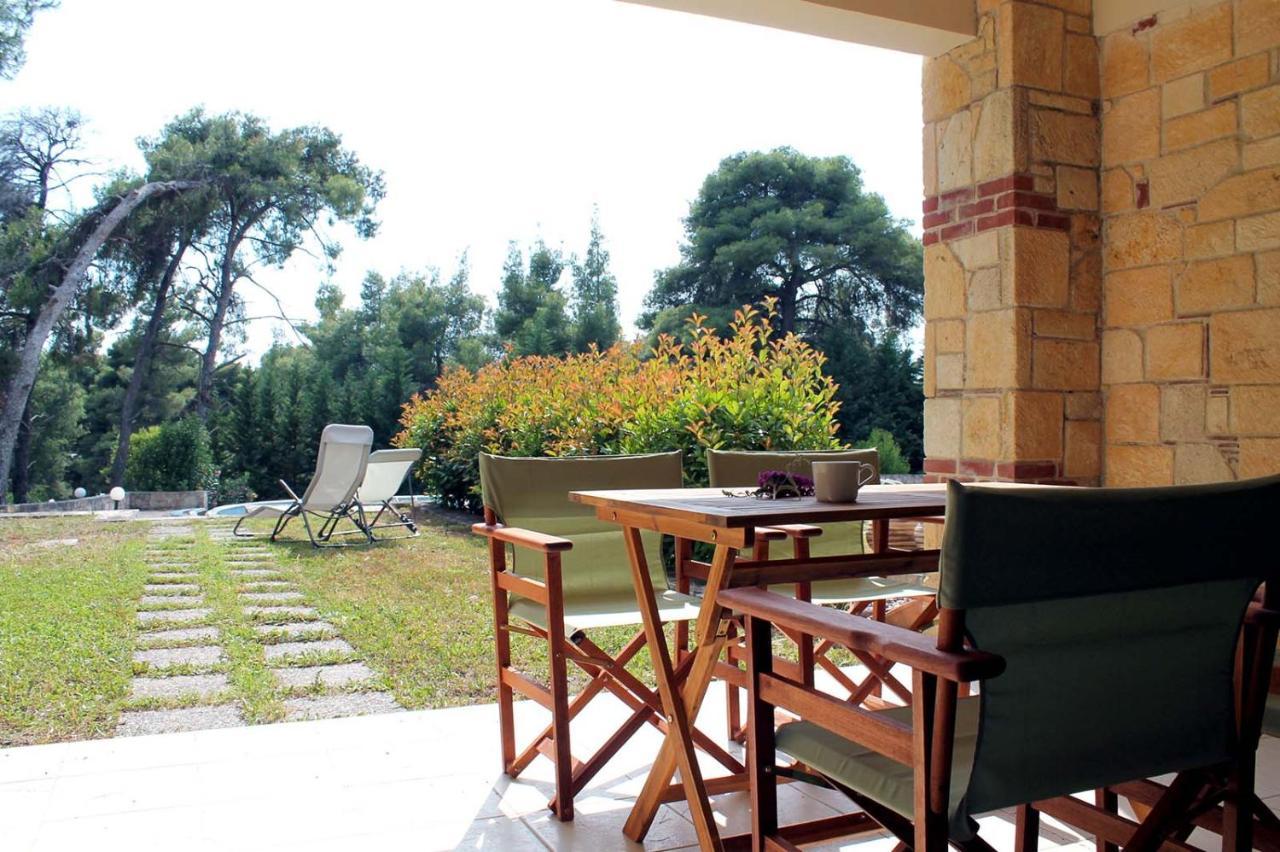 4 Bedroom Villa With Pool And Garden Nea Fokea Exterior photo