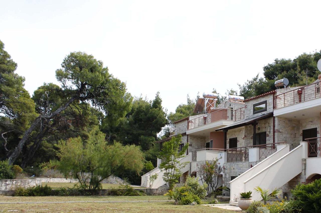 4 Bedroom Villa With Pool And Garden Nea Fokea Exterior photo