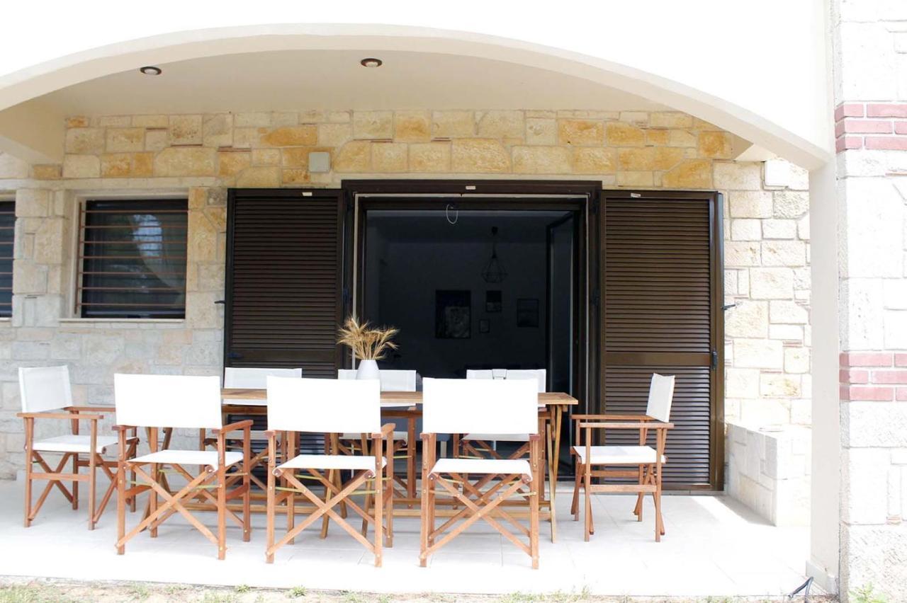 4 Bedroom Villa With Pool And Garden Nea Fokea Exterior photo