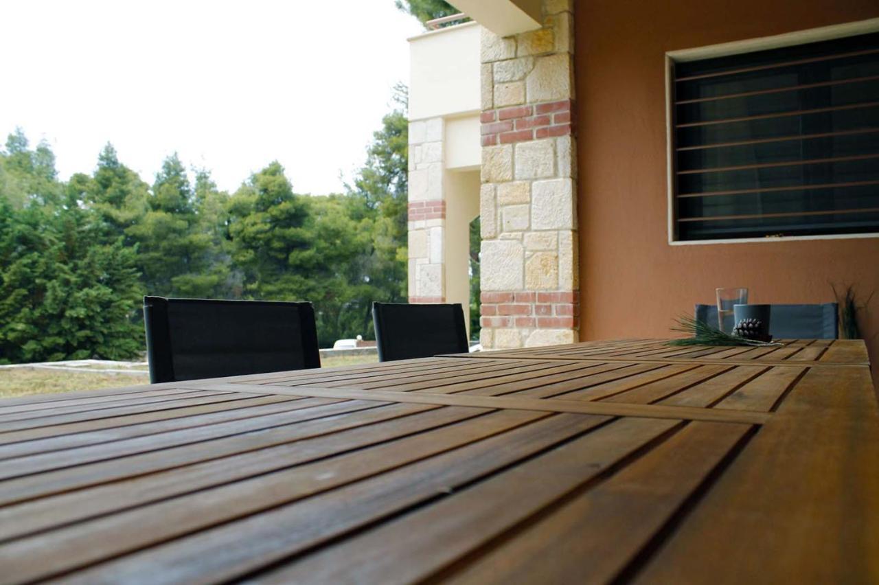 4 Bedroom Villa With Pool And Garden Nea Fokea Exterior photo